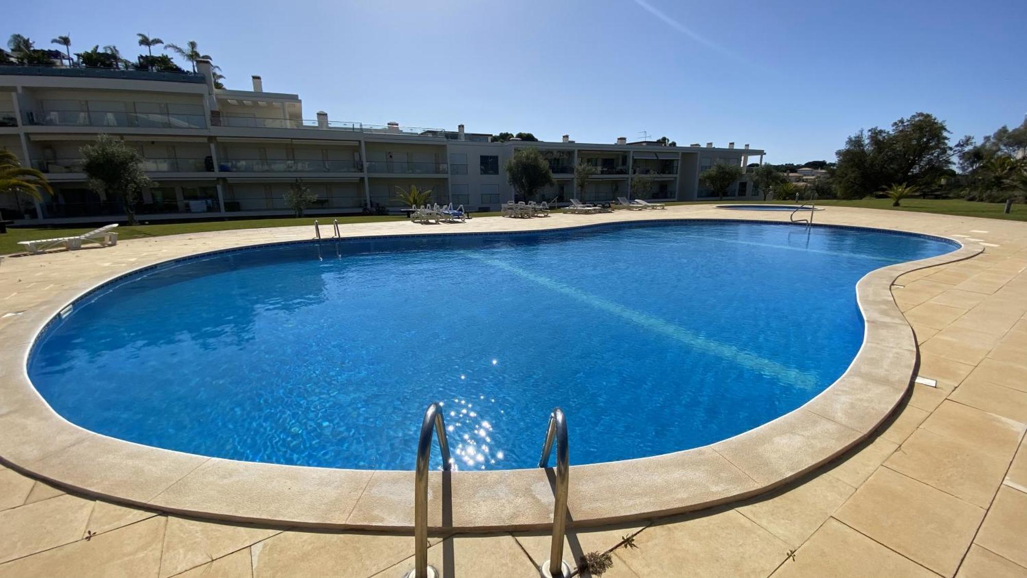 Charmant Appartement A 1Km De La Plage, Avec Piscine A Albufeira Eksteriør billede