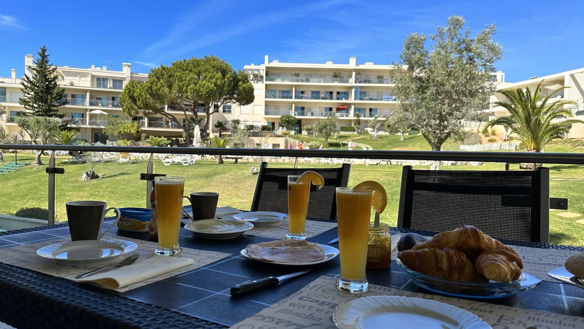 Charmant Appartement A 1Km De La Plage, Avec Piscine A Albufeira Eksteriør billede